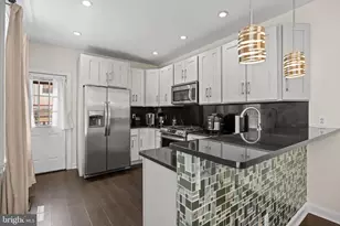 842 N 28th St, Philadelphia, PA 19130 - Photo 11