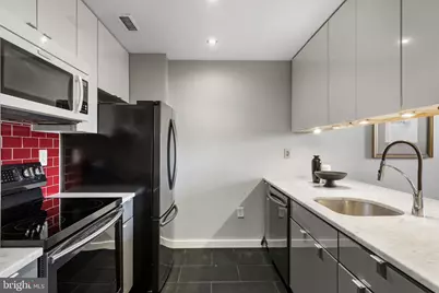 315 New Street #618, Philadelphia, PA 19106 - Photo 13