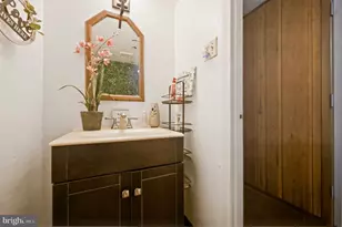 5415 SE Hawthorne St, Philadelphia, PA 19124 - Photo 13