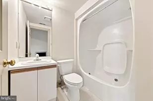 1529 Green St, Philadelphia, PA 19130 - Photo 17