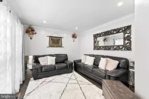 8217 Rose Petal Dr, Philadelphia, PA 19111 - Photo 17