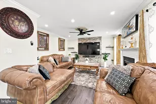 8217 Rose Petal Dr, Philadelphia, PA 19111 - Photo 3