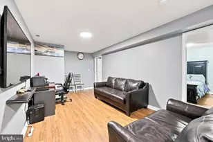 8217 Rose Petal Dr, Philadelphia, PA 19111 - Photo 21