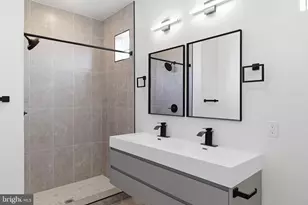 1032 W Orleans St, Philadelphia, PA 19133 - Photo 17