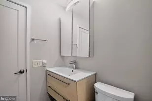 812 Lombard St, Philadelphia, PA 19147 - Photo 23