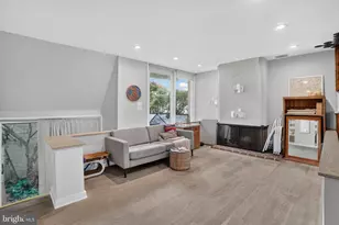 812 Lombard St, Philadelphia, PA 19147 - Photo 7