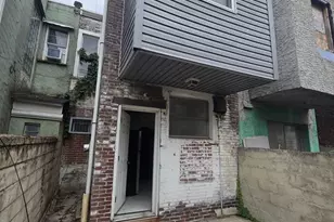 2005 S Beechwood St, Philadelphia, PA 19145 - Photo 11