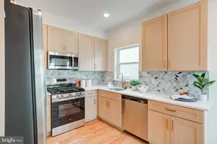 2480 Emerald St, Philadelphia, PA 19125 - Photo 9