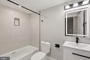 856 N 19th St, Philadelphia, PA 19130 - Photo 13