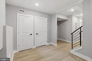 856 N 19th St, Philadelphia, PA 19130 - Photo 9