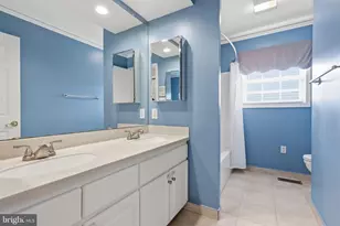 9223 Marsden St, Philadelphia, PA 19114 - Photo 17