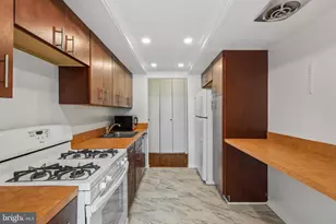 1326 Spruce St, Philadelphia, PA 19107 - Photo 9