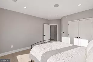 527 Brown St, Philadelphia, PA 19123 - Photo 31