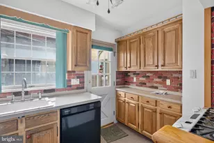 2419 S Woodstock St, Philadelphia, PA 19145 - Photo 11