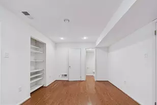 2036 Appletree St, Philadelphia, PA 19103 - Photo 5