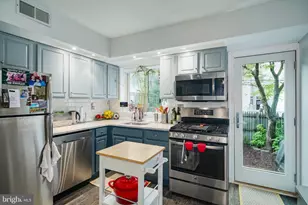 2226 St Albans St, Philadelphia, PA 19146 - Photo 9
