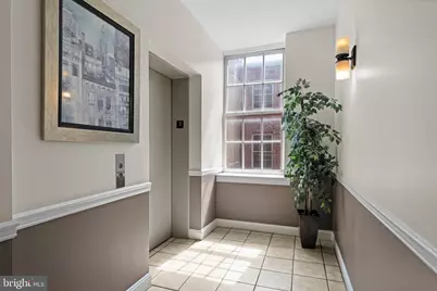 6 S Strawberry Street #10, Philadelphia, PA 19106 - Photo 3