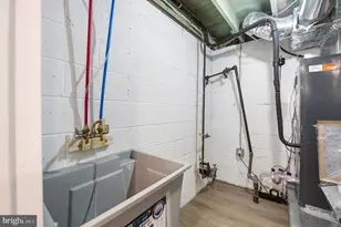 861 N 7th St, Philadelphia, PA 19123 - Photo 31
