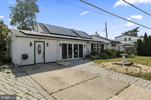 896 Pne Hl Rd, Philadelphia, PA 19115 - Photo 3