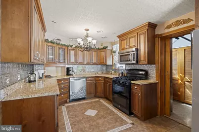 896 Pine Hill Rd, Philadelphia, PA 19115 - Photo 9