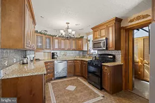 896 Pne Hl Rd, Philadelphia, PA 19115 - Photo 9