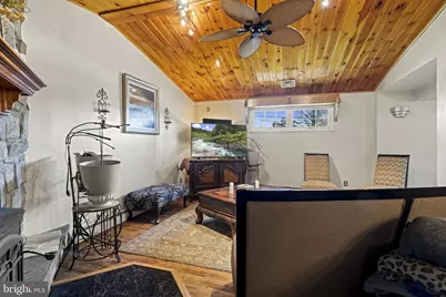 896 Pine Hill Rd, Philadelphia, PA 19115 - Photo 15
