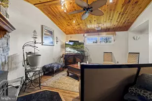 896 Pne Hl Rd, Philadelphia, PA 19115 - Photo 11