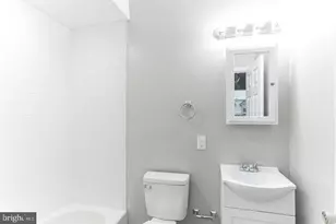 667 N 39th St, Philadelphia, PA 19104 - Photo 17