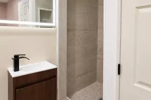2534 Bonaffon St, Philadelphia, PA 19142 - Photo 27