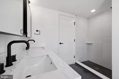 627 N 16th Street #302, Philadelphia, PA 19130 - Photo 9