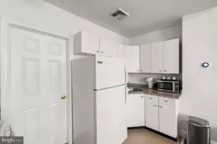 468 E Walnut Ln, Philadelphia, PA 19144 - Photo 11