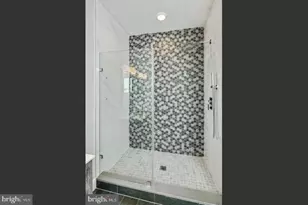 2348 Mountain St, Philadelphia, PA 19145 - Photo 9