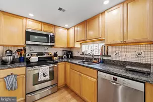 830 Lombard St, Philadelphia, PA 19147 - Photo 9
