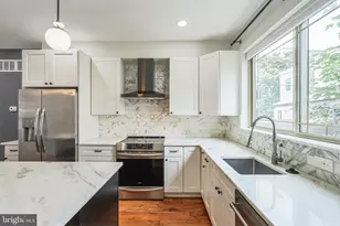 2241 Sears St, Philadelphia, PA 19146 - Photo 9