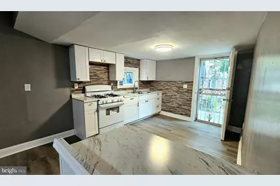 2411 N Lawrence Street, Philadelphia, PA 19133 - Photo 11
