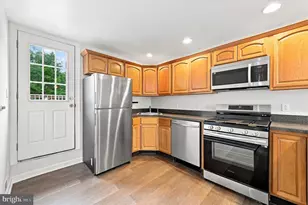 400 Green Ln, Philadelphia, PA 19128 - Photo 7