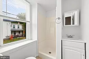 400 Green Ln, Philadelphia, PA 19128 - Photo 9