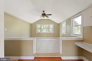 542 Burgess St, Philadelphia, PA 19116 - Photo 9