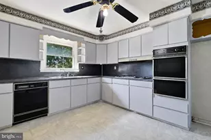 9219 Burbank Rd, Philadelphia, PA 19115 - Photo 7