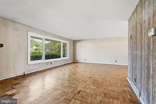 9219 Burbank Rd, Philadelphia, PA 19115 - Photo 3