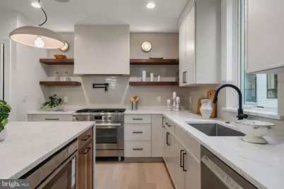 966 N 6th Street, Philadelphia, PA 19123 - Photo 13