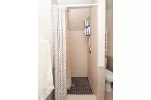 2033 Spruce St, Philadelphia, PA 19103 - Photo 17