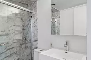 210 Locust St, Philadelphia, PA 19106 - Photo 11
