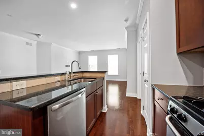 500 Admirals Way #106, Philadelphia, PA 19146 - Photo 5