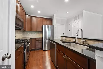 500 Admirals Way #106, Philadelphia, PA 19146 - Photo 3