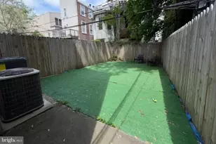 1525 Green St, Philadelphia, PA 19130 - Photo 11