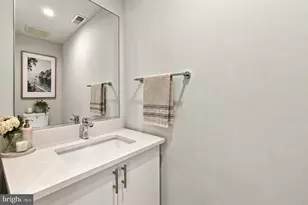 2542 Graduate Square, Philadelphia, PA 19146 - Photo 17