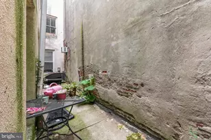 802 S 4th St, Philadelphia, PA 19147 - Photo 13