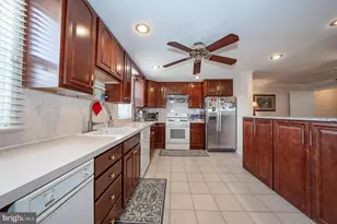 8910 Sylvia Ln, Philadelphia, PA 19115 - Photo 19