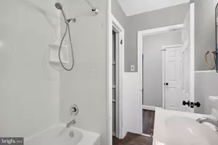 919 Hartel Ave, Philadelphia, PA 19111 - Photo 17